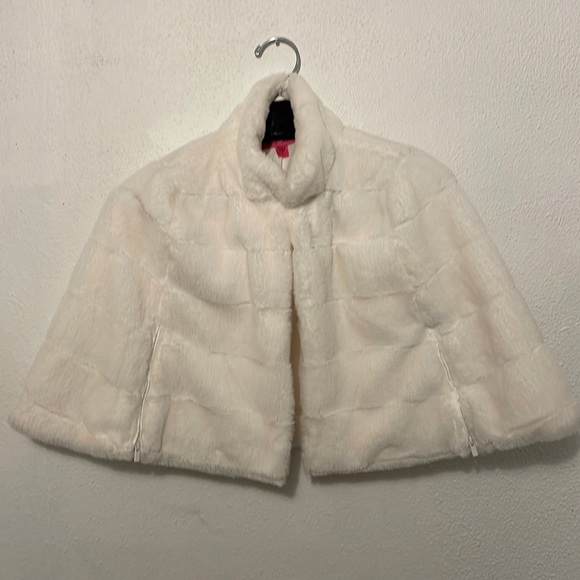 Betsey Johnson Accessories - Women’s Faux Fur Shawl